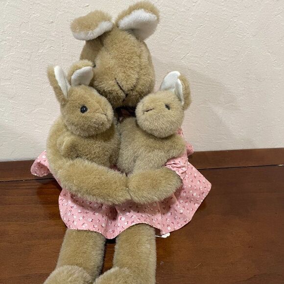 Vintage 1980's Exclusively Made In Japan Charm Co Plush Momma Bunny With Babies - Picture 9 of 9